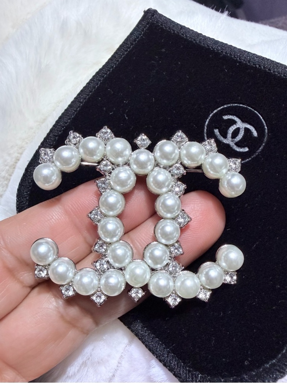 Vintage chanel Pearl/Crystal Brooch